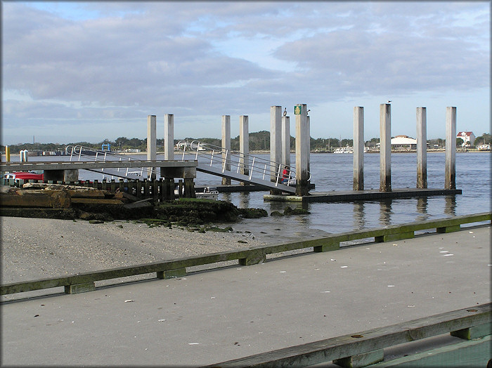 Floating Docks at public boat ramp, Mayport Village (St. Johns River)