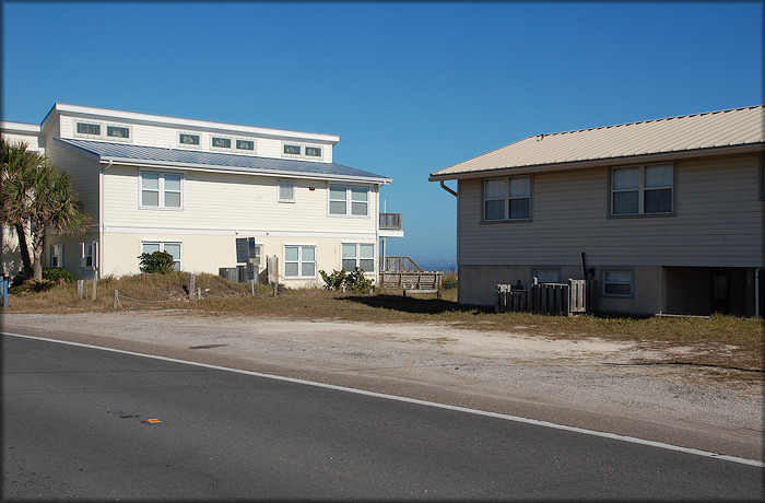 1076 South Fetcher Avenue - the northern end of the snail's range (December, 2007)